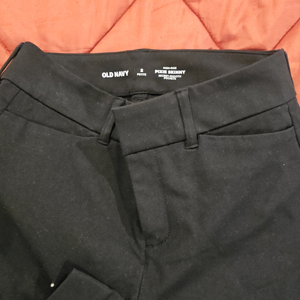 Old Navy Womens, Black, Pixie Skinny Ankle Pants. Size 2. New Without Tags